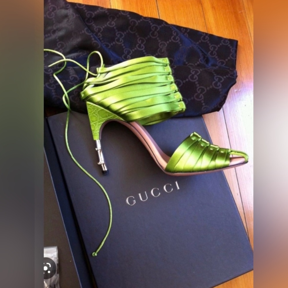 Gucci Tom Ford Vibrant Green Satin bamboo runway Heels sz.39C
